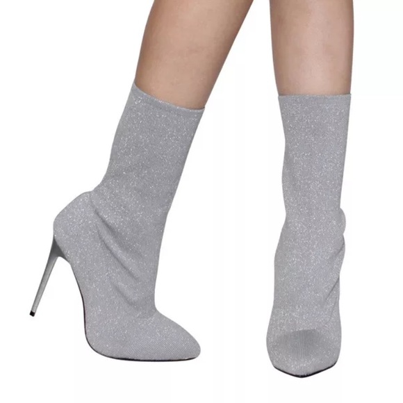 SALE New Women’s stretchy sock heel booties. - Picture 4 of 7